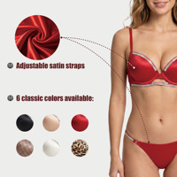 Ensemble de lingerie féminine élégante avec soutien-gorge et string de qualité supérieure orné de strass