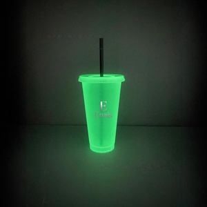Gobelets lumineux LED HLC ODM 10oz 16oz 22oz 32oz pour fêtes <span class=keywords><strong>de</strong></span> Noël et d'Halloween, gobelets fluorescents, tasses à café avec logo - Product Image 1