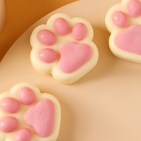 Gâteau mousse végétalien luxueux au goût pêche blanche, fondant instantanément dans la bouche, en boîte/sachet