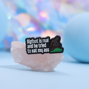 Nouvel arrivage : Lot de pin's émaillés Bigfoot amusants avec citation sarcaste 'Bigfoot est réel' pour la décoration de sacs à <span class=keywords><strong>dos</strong></span> et de vestes - Product Image 4