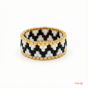 Bagues géométriques bohèmes plaquées or 24 carats, fabriquées à la main par Namayo, personnalisables - Bande empilable pour cadeau de mariage et d'anniversaire - Product Image 2