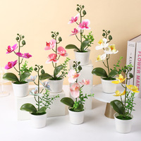 Plante artificielle Phalaenopsis en pot, orchidée bonsaï avec pot en plastique pour la décoration florale intérieure de la maison, du bureau, de l'hôtel et des banquets.