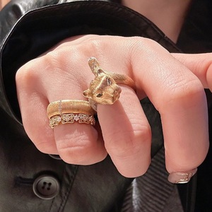 Anillo de Leopardo con Incrustaciones de Plata de Ley S925 Chapada en Oro de 18K, Estilo Retro, Acabado Cepillado de Seda, Artesanía de Alta Calidad - Product Image 1