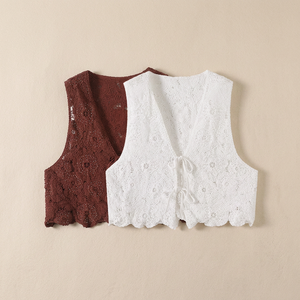 เสื้อกล้ามทรงสั้น MYST&ZA สำหรับผู้หญิง ลายดอกไม้สไตล์วินเทจ ประดับโบว์ คอวี แขนกุด รุ่นใหม่ประจำฤดูร้อนปี 2025 ผ้าทอ 100% - Product Image 3