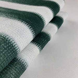Filet d'ombrage rayé vert <span class=keywords><strong>et</strong></span> blanc en HDPE pour balcons, écrans de confidentialité, balustrades, jardins <span class=keywords><strong>et</strong></span> bâtiments. - Product Image 6