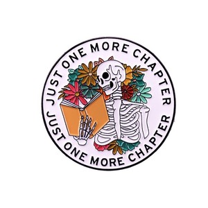 Đọc những người đam mê sọ Trâm Halloween ma vui vẻ huy hiệu phim hoạt hình Chỉ cần thêm một chương chữ hoa men ve áo Pin - Product Image 1