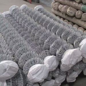 Rollo de 100 <span class=keywords><strong>Metros</strong></span> de Malla de Alambre Galvanizado por Inmersión en Caliente, Recubierto de PVC, para Cercas de Eslabones de Cadena, <span class=keywords><strong>6</strong></span> Pies, Color Negro, Venta al por Mayor - Product Image 2