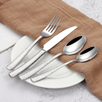 Ensemble de couverts martelés en or en vrac couteau de table de restaurant en acier inoxydable cuillère fourchette ensemble de couverts en or de luxe pour mariage
