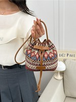 Nouveau sac à dos en polyester pelucheux, style ethnique, avec cordon de serrage, tendance, décontracté, unique, à contraste de couleurs, à porter à l'épaule