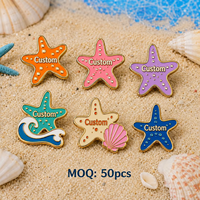 Vente en gros de pin's en émail personnalisés de haute qualité en forme d'étoile de mer, badge créature marine, souvenir de tourisme océanique, pin's décoratif en métal pour revers