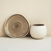 Ensemble de tasses à café en céramique minimalistes modernes sans poignée en forme d'œuf avec soucoupe, tasse à thé et assiette à collation pour la maison et le bureau