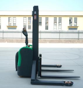 Vente directe usine : Chariot élévateur tout-terrain autoporteur avec pneus renforcés, neuf, capacité de charge 5t - Product Image 1