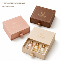 Boîte cadeau rigide magnétique avec poignée, grande taille, personnalisable, recyclable, pelliculage brillant et gaufrage, vernis UV sélectif