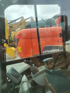 La excavadora de segunda mano Sany 26U viene con una cabina cerrada - Product Image 3