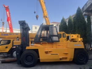 Montacargas Usado TCM FD300 Diésel Todoterreno 4X4, Mástil de Tres Etapas, Neumáticos, Distancia entre Ejes de 3200 mm, Uso en Construcción Nueva - Product Image 1