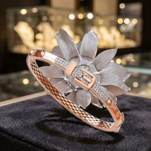 Elegantes Brazaletes Finos de Diseño Kinnova 15 en Oro para Mujer, Brazalete Estiloso, Joyería de Lujo para Uso Diario, Ajustable, Abierto, Regalo - Product Image 3