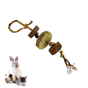 Lapins Fournitures pour petits animaux Jouet <span class=keywords><strong>de</strong></span> meulage des dents Pommes Bois Luzerne Gâteaux Pailles à mordre pour cochons d'Inde Chinchillas Hamsters Animaux <span class=keywords><strong>de</strong></span> <span class=keywords><strong>compagnie</strong></span> - Product Image 1