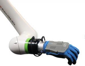 Robot collaboratif FANUC série CRX CRX-20IA/L avec pince de manipulation de QB Softhand Robotic et rail personnalisable - Product Image 1