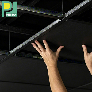 <span class=keywords><strong>Dalle</strong></span> <span class=keywords><strong>de</strong></span> <span class=keywords><strong>plafond</strong></span> en <span class=keywords><strong>PVC</strong></span> légère au design moderne, résistante à l'humidité et perforée pour l'insonorisation des pièces et des bureaux - Product Image 1