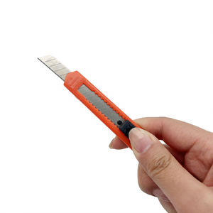 Cuchillo Multiusos de Plástico en Existencia, Hoja Desprendible de 9 mm con Bloqueo de Seguridad para Oficina, Escuela, Uso en Recortes - Product Image 2