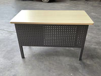 Bureau d'enseignant en métal contemporain de haute qualité Hauteur fixe Conception écologique ergonomique durable pour l'utilisation du bureau à domicile en classe