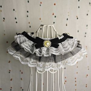 Accesorios hechos a mano para mascotas, como collares, campanas, lazos, baberos de encaje y baberos para la saliva, para gatos y perros. - Product Image 1