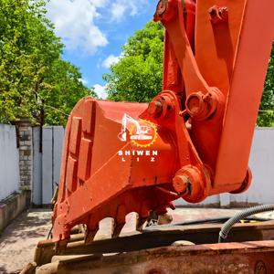 Excavatrice sur chenilles Hitachi EX135US d'occasion, très bien entretenue, du Japon, capacité 13,5 tonnes, 95% neuve, moteur et pompe inclus, matériel de terrassement - Product Image 6