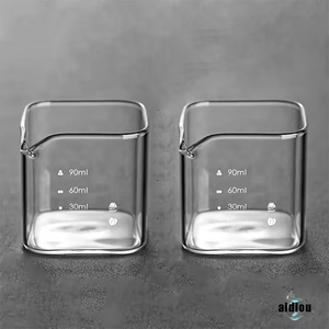 YOLOWE HOME Mini jarra de leche de vidrio de borosilicato alto Capacidad de 90mL Diseño de <span class=keywords><strong>Caño</strong></span> doble Marcas de medición Apto para lavavajillas - Product Image 6