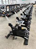 Nouveauté équipement de sport de résistance magnétique de forme physique commerciale cycle d'exercice dynamique électrique vélo de rotation pour la salle de sport