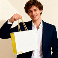 Boîte cadeau personnalisée en gros avec logo, poignée en forme de ceinture, doublure en papier doré, pour cadeaux haut de gamme