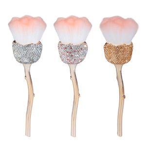 Pinceaux de maquillage Bling avec couvercle en strass pour fard à joues, fond de teint et illuminateur, cadeau idéal pour l'utilisation comme pinceau de rasage - Product Image 4