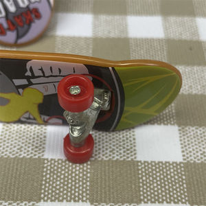 Skateboard per Bambini con Stampa Personalizzata e Quattro Ruote, Leggero e Portatile - Product Image 6