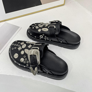 Claquettes d'été pour femmes à semelles épaisses, ornées de fleurs et de grands strass, noires, style sabot plat, décontractées pour l'extérieur - Product Image 5