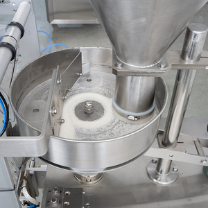 Machine d'emballage verticale pour granulés, à prix d'usine, avec tasses volumétriques, pour le café, les chips de <span class=keywords><strong>banane</strong></span>, les sachets de snacks - Product Image 4