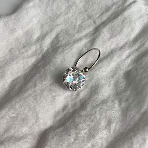 ต่างหูเงินแท้ S925 ดีไซน์เรียบง่าย ประดับเพชรขาวทรงดอกไม้ไฟ สไตล์เกาหลี ผลิตภัณฑ์คุณภาพ - Product Image 1