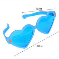 Lunettes de fête en plastique surdimensionnées en forme de coeur Disco Funny Jumbo Supplies