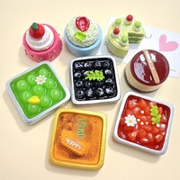 Accessoires de gâteau tiramisu en résine imitation fruits, aimants de réfrigérateur créatifs faits à la main, petits ornements de bureau, motif dessin animé