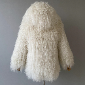 2024 abiti alla <span class=keywords><strong>moda</strong></span> abbigliamento esterno da donna lunghi cappotti con cappuccio <span class=keywords><strong>in</strong></span> vera pelliccia mongolena naturale cappotto invernale - Product Image 4