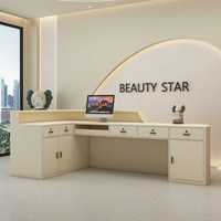 Bureau d'accueil d'angle en L moderne en bois coloré pour salon de beauté, magasin de vêtements, centre de formation, entreprise
