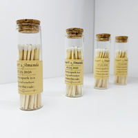 Allumettes de sécurité en bois à pointe blanche avec étiquette personnalisée en kraft (nom et date) et tube en verre avec bouchon en liège