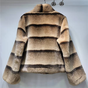 <span class=keywords><strong>Cappotto</strong></span> Corto Invernale 2025 <span class=keywords><strong>Foderato</strong></span> in <span class=keywords><strong>Pelliccia</strong></span> Sintetica, Giacca Marrone Ecologica per Donne - Product Image 2