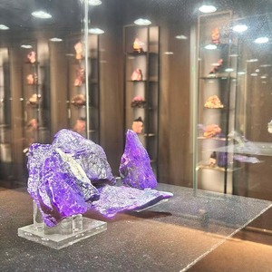 Pedra Natural Sugilite Sul-Africana Bruta para Fabricação de Joias e Cura - Product Image 3