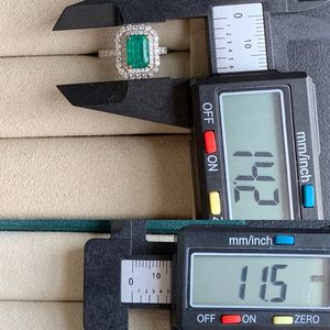 Bague en or massif 18 carats de haute qualité Xinfly avec émeraude de Zambie 2,23 carats et diamant vert vif micro-huile 1,83 carat - Product Image 4