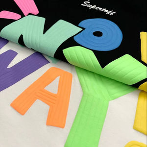 Impression soufflée de vinyle transfert de chaleur de logo personnalisé pour les vêtements de marque et les vêtements de mode avec effet bouffant 3D haute densité durable - Product Image 2