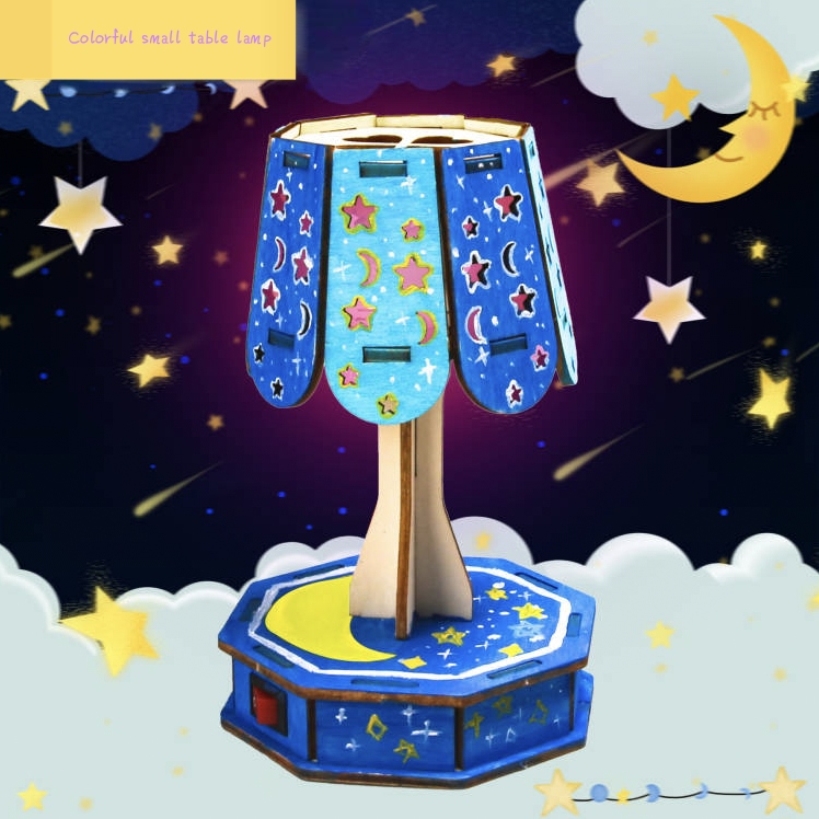 Piccola lampada da scrivania luminosa