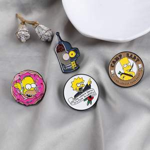 Pin de solapa de donuts Kawaii, broches de dibujos animados de Los Simpsons, personalizado, esmalte suave, mochila, regalos - Product Image 1