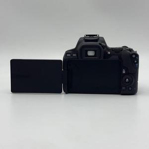 ใช้กล้อง canons <span class=keywords><strong>200D</strong></span> <span class=keywords><strong>II</strong></span> DSLR ที่มี18-55มม. เป็นเลนส์กล้องดิจิตอลหน้าจอสัมผัส24.2MP มีการเชื่อมต่อ Wi-Fi ประมาณ675กรัม - Product Image 4