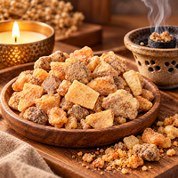 Résine de benjoin sélectionnée à la main de qualité supérieure, arôme balsamique vanillé chaud pour la parfumerie, la compounding de fragrances et la création d'encens.