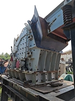 Gebrauchter europäischer Typ 150 Großöffnungs-Prallbrecher ZSW9638 mit integriertem Vibrationsförderer für Steinbruchanlagen