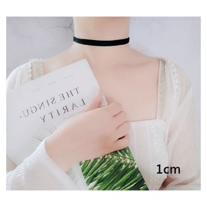 XU-50 Yfstyle Set di Collane Choker Nere Regolabili in Velluto <span class=keywords><strong>Nero</strong></span> per Donne, Accessori Gotici - Product Image 5